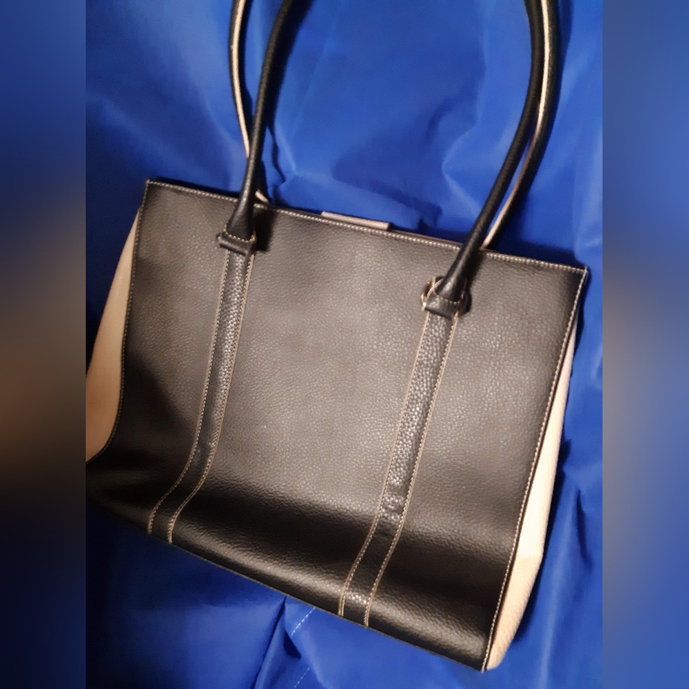 WILSON LEATHER HAND BAG